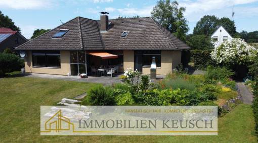 Traumgarten mit Teich, Bungalow mit Ausbaupotenzial & Sonnenterrasse in ruhiger Lage, Doppelgarage