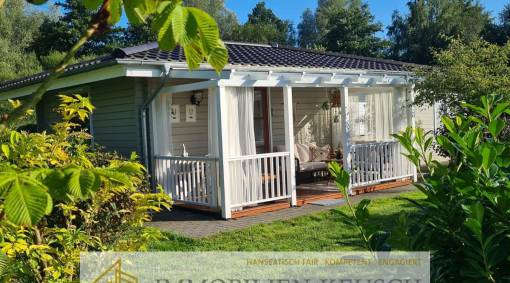 Traumhaftes und massiv gebautes Tiny House mit überdachter Terrasse & Schuppen in ruhiger Lage