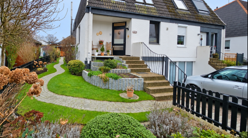 Moderne & helle DHH mit viel Platz in begehrter Lage, toller Garten, Kamin, Garage und vieles mehr !